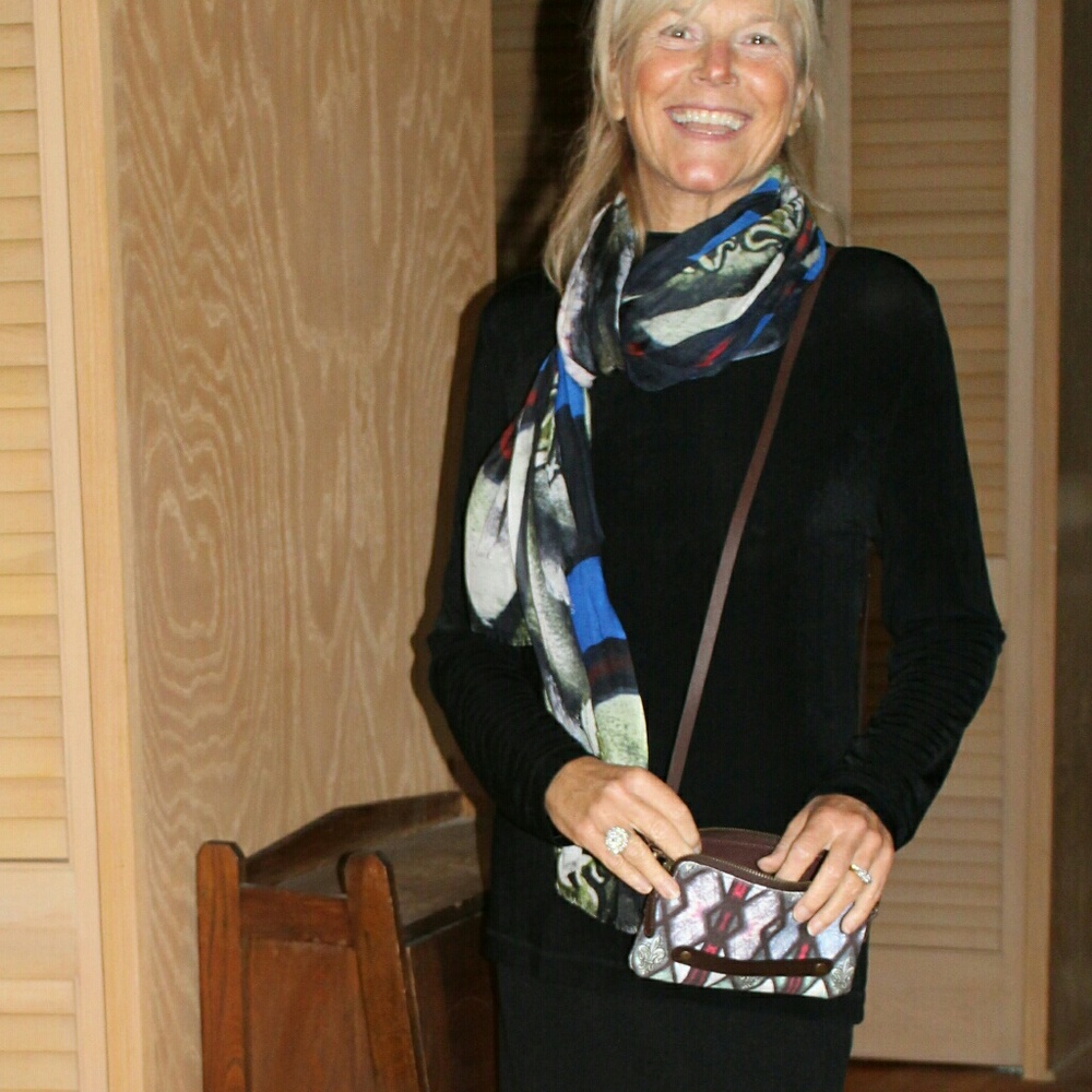 Oolala: Luxuriously soft Fleur-de-lis Modal scarf - Picture 5 of 8